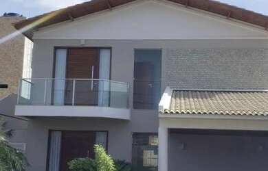 Imagem: A casa em condomínio possui 4 Dormitórios, 4 Banheiros, 2