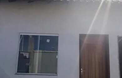 Imagem: A casa possui 1 Dormitório, 2 Banheiros e está localizado