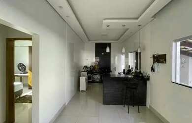 Imagem: A casa possui 3 Dormitórios, 2 Banheiros, 3 Vagas na garagem