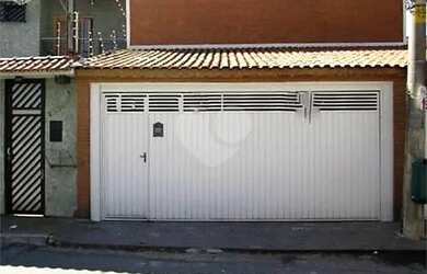 Imagem: A casa possui 4 Dormitórios, 5 Banheiros, 2 Vagas na garagem