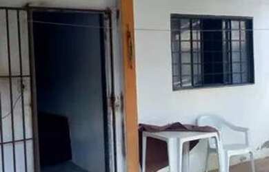 Imagem: A casa possui 2 Dormitórios, 1 Banheiro, 1 Vaga na garagem