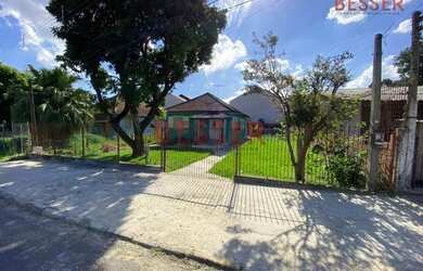 Imagem: A casa possui 3 Dormitórios, 1 Banheiro, 3 Vagas na garagem