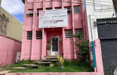 Imagem: O depósito possui 5 Vagas na garagem e 352m² de Área e está