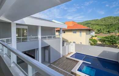 Imagem 16: CASA EM BC. com 5 suítes, 6 bwc, 3 vagas, nova, em cond. fechado com...