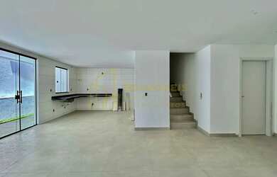 Imagem 5: Oportunidade Única em Manguinhos Duplex com 4 Quartos e Acabamento Premium