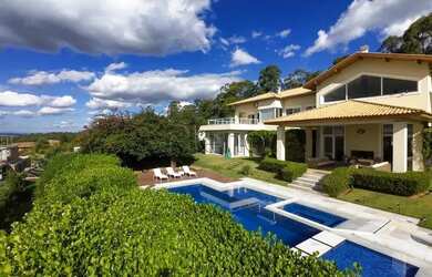 Imagem 2: Sobrado à venda e para locação com 6 suítes no Fazenda da Grama, em...