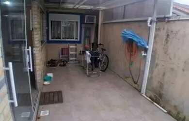 Imagem 12: Casa em Porto Alegre, no bairro Hípica, com 2 dormitório s , e 2 banheiros,...