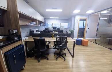 Imagem: O depósito possui 2 Vagas na garagem e 64m² de Área e está