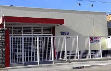 Imagem: O depósito possui 3 Vagas na garagem, 366m² de Área e está