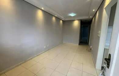 Imagem: A casa possui 2 Dormitórios, 1 Banheiro, 2 Vagas na garagem