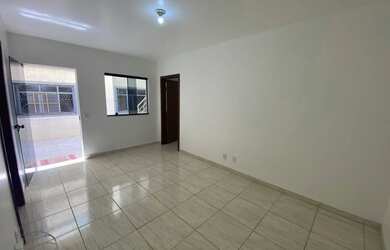 Imagem: A casa possui 1 Dormitório, 1 Banheiro, 45m² de Área e está