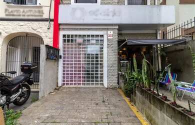 Imagem: A casa possui 1 Dormitório, 2 Banheiros, 2 Vagas na garagem