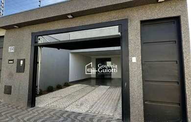 Imagem: A casa possui 3 Dormitórios, 2 Banheiros, 160m² de Área e