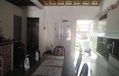 Imagem: A casa possui 3 Dormitórios, 1 Banheiro, 300m² de Área e