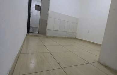 Imagem: A casa possui 1 Dormitório, 1 Banheiro, 27m² de Área e está