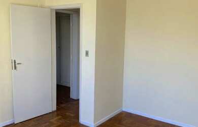 Imagem 4: Apartamento com 2/4 com dependência no Politeama de Cima