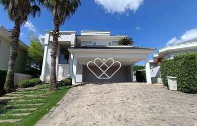 Imagem: A casa em condomínio possui 4 Dormitórios, 5 Banheiros, 4