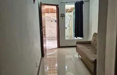 Imagem: A casa possui 2 Dormitórios, 1 Banheiro, 2 Vagas na garagem