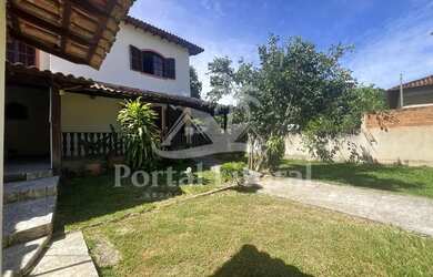 Imagem: A casa possui 3 Dormitórios, 4 Banheiros, 2 Vagas na garagem