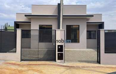 Imagem: A casa possui 3 Dormitórios, 2 Banheiros, 1 Vaga na garagem