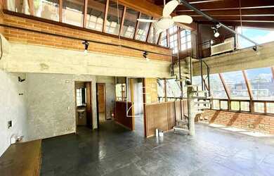 Imagem: O depósito possui 1 Vaga na garagem, 64m² de Área e está