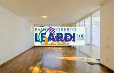 Imagem: A casa possui 3 Dormitórios, 4 Banheiros, 2 Vagas na garagem