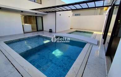 Imagem: A casa em condomínio possui 3 Dormitórios, 4 Banheiros, 2