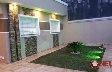 Imagem: A casa possui 3 Dormitórios, 3 Banheiros, 4 Vagas na garagem