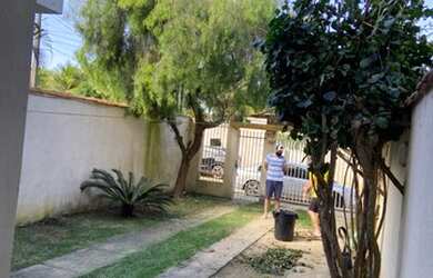 Imagem: A casa possui 2 Dormitórios, 2 Banheiros, 2 Vagas na garagem