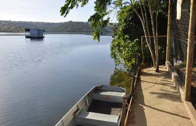 Imagem: A chácara possui 2.245m² de Área, Varanda e está localizado