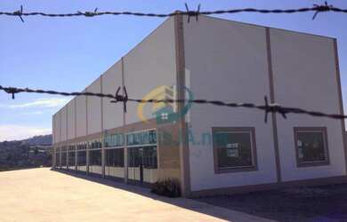 Imagem: O depósito possui 5 Vagas na garagem, 400m² de Área e está