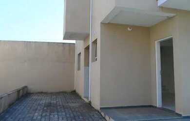 Imagem: A casa possui 2 Dormitórios, 2 Banheiros, 1 Vaga na garagem