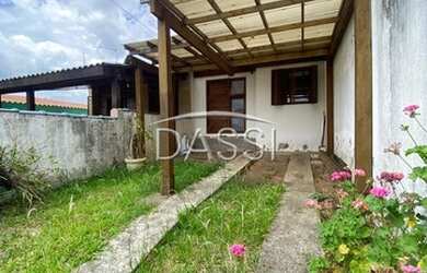 Imagem: A casa possui 2 Dormitórios, 1 Banheiro, 1 Vaga na garagem