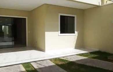 Imagem: A casa possui 4 Dormitórios, 5 Banheiros, 4 Vagas na garagem