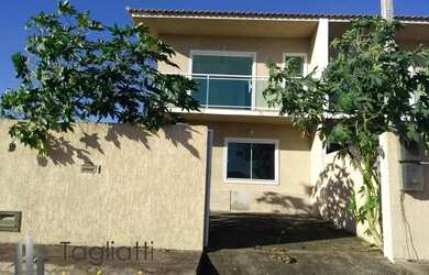 Imagem: A casa possui 2 Dormitórios, 2 Banheiros, 1 Vaga na garagem