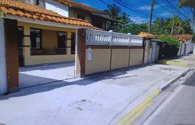 Imagem: A casa possui 2 Dormitórios, 2 Banheiros, 2 Vagas na garagem