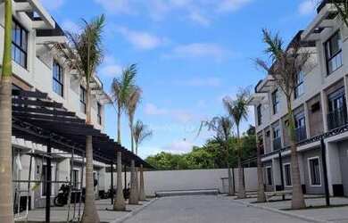 Imagem: A casa em condomínio possui 3 Dormitórios, 2 Banheiros, 1