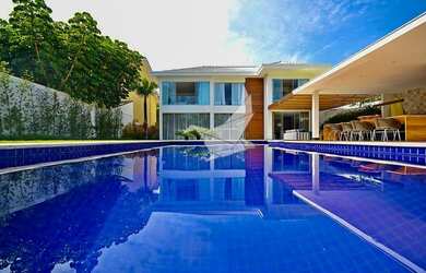 Imagem: A casa em condomínio possui 4 Dormitórios, 5 Banheiros, 3