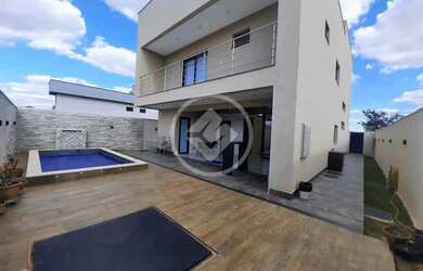 Imagem: A casa em condomínio possui 3 Dormitórios, 1 Banheiro, 4 Vagas