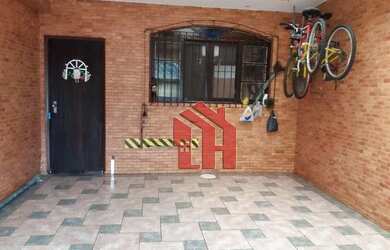 Imagem: A casa possui 3 Dormitórios, 2 Banheiros, 1 Vaga na garagem