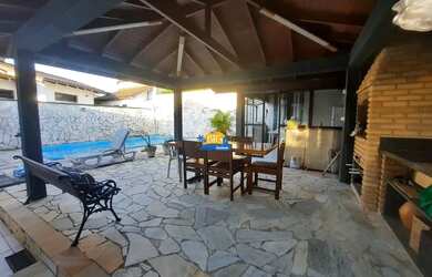 Imagem: A casa em condomínio possui 3 Dormitórios, 3 Banheiros, 4