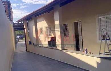 Imagem: A casa possui 2 Dormitórios, 2 Banheiros, 2 Vagas na garagem