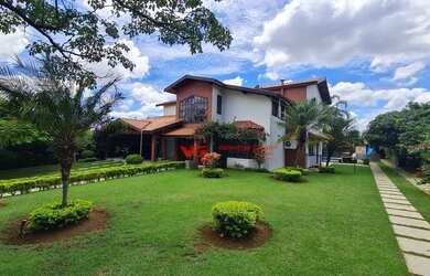 Imagem: A casa em condomínio possui 4 Dormitórios, 5 Banheiros, 2