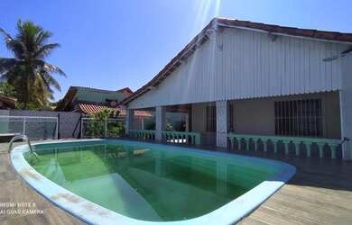 Imagem: A casa possui 5 Dormitórios, 4 Banheiros, 2 Vagas na garagem