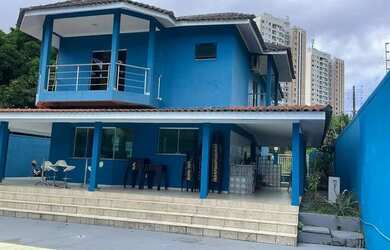 Imagem: A casa em condomínio para alugar possui 4 Dormitórios, 5 Banheiros