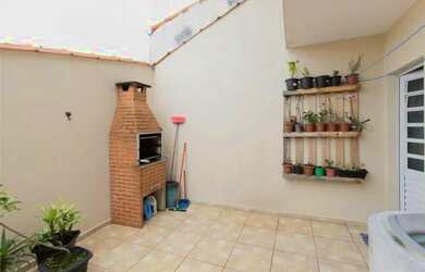 Imagem: A casa possui 3 Dormitórios, 2 Banheiros, 1 Vaga na garagem