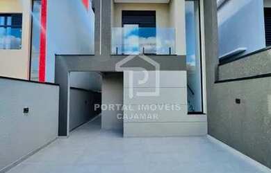 Imagem: A casa possui 3 Dormitórios, 3 Banheiros, 2 Vagas na garagem