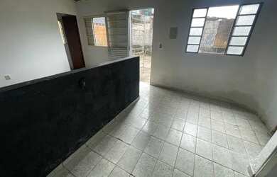 Imagem: A casa possui 1 Dormitório, 1 Banheiro e está localizado