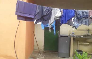 Imagem: A casa em condomínio possui 2 Dormitórios, 2 Banheiros, 3