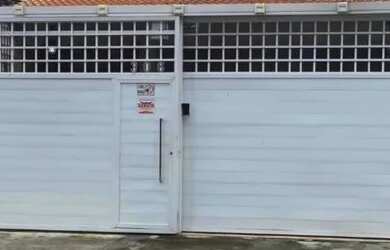 Imagem: A casa possui 4 Dormitórios, 4 Banheiros, 3 Vagas na garagem